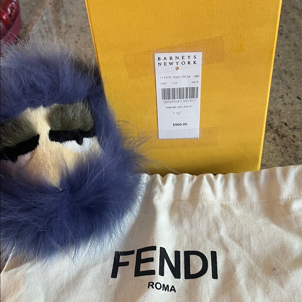 Fendi Blue and Cream Fur Keychain missing top lid of box. It got damaged.